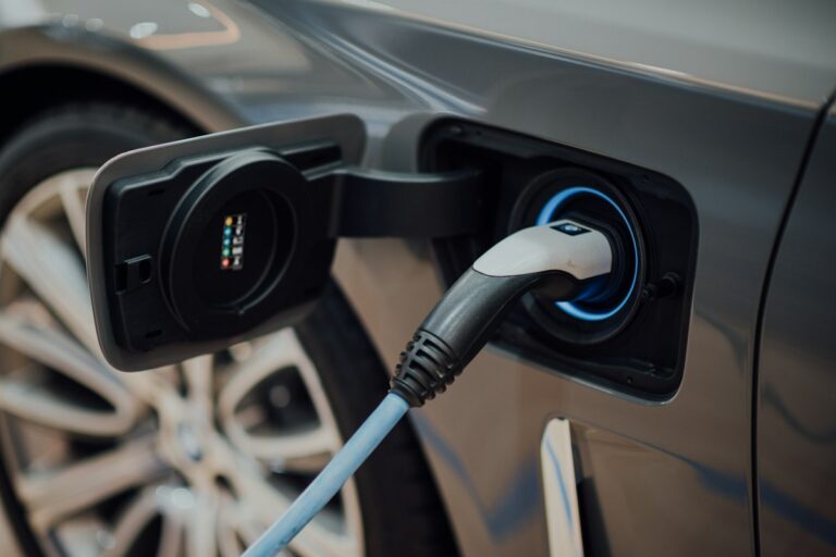 Servis elektromobilov a hybridov